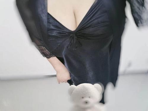 软妹子，胸大小Sao女，现在急需钱不挑食